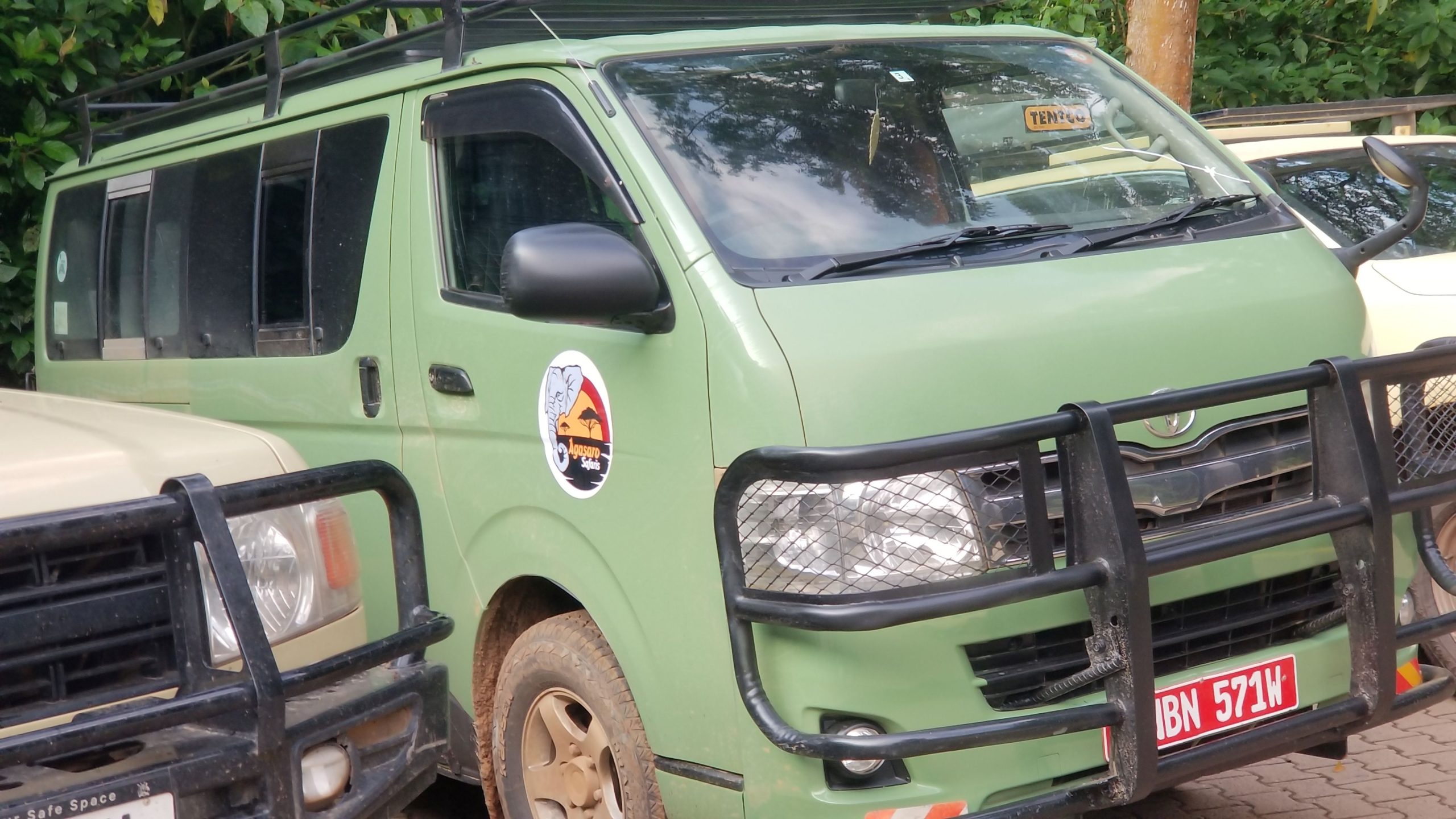 Agasaro Safari car during a gorilla trekking in Bwindi